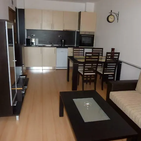 Sunny Day 6 Apartment